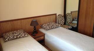Гостиница Гостевой дом Апельсин Адлер Двухместный номер с 1 кроватью или 2 отдельными кроватями-1